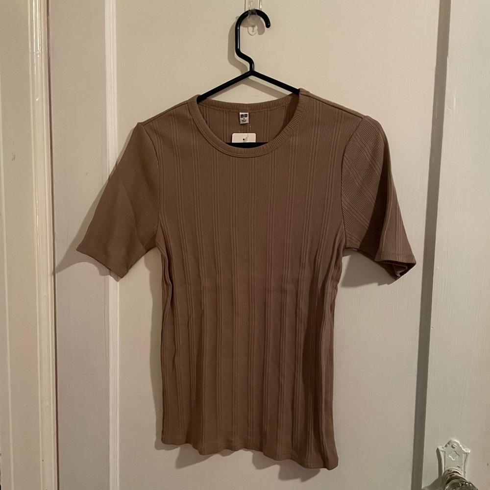 NWT Uniqlo Random Ribbed Crewneck Short Sleeve Tee Small
